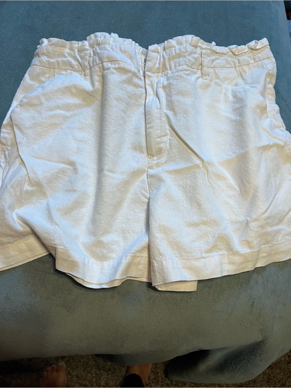 High-Waist White Women’s Shorts with Elastic Paperbag Waist